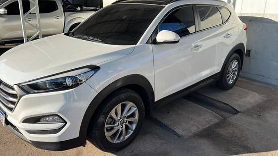 HYUNDAI TUCSON 1.6 16V T-GDI GASOLINA GLS ECOSHIFT HYUNDAI TUCSON 1.6 16V T-GDI GASOLINA GLS ECOSHIFT